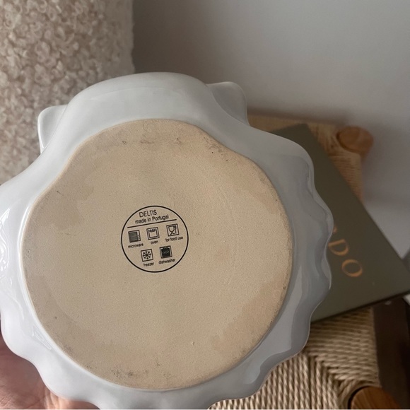 SOLD - Unique White Ceramic Shell Catchall / Serving Dish - Picture 5 of 5